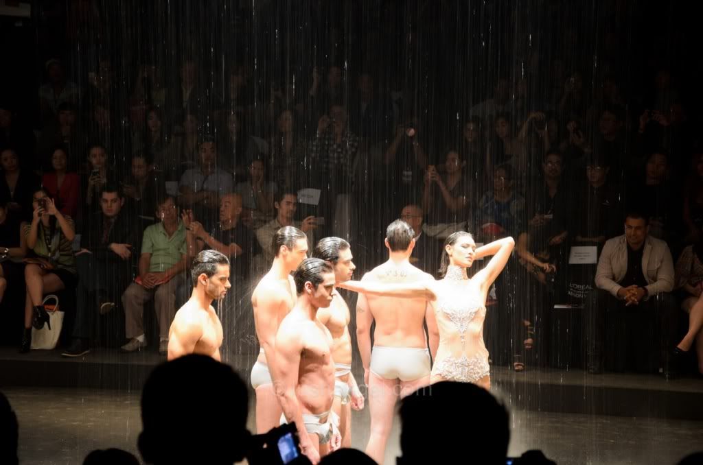 michael-cinco-philippine-fashion-show-finale